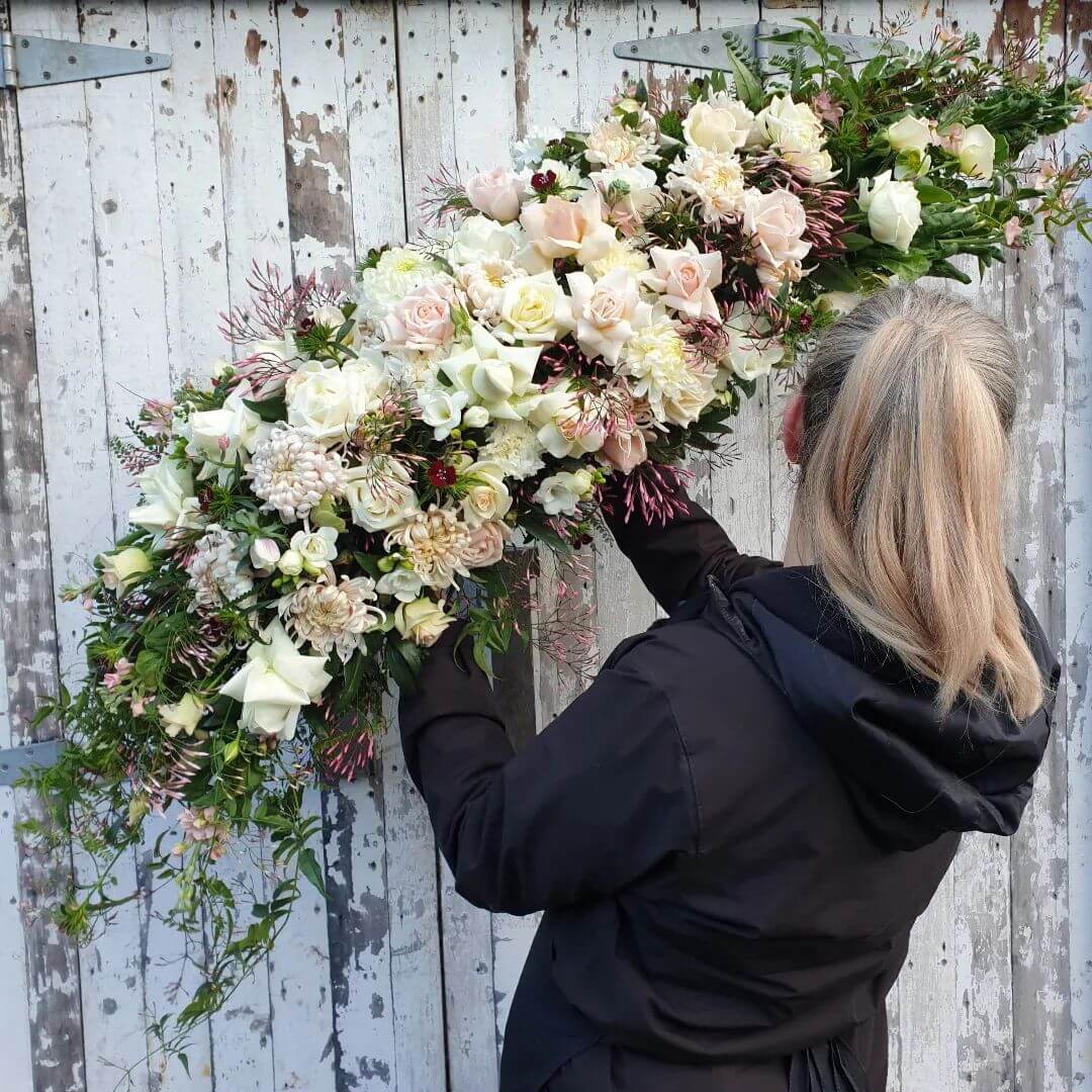 pastel table flowers for a wedding